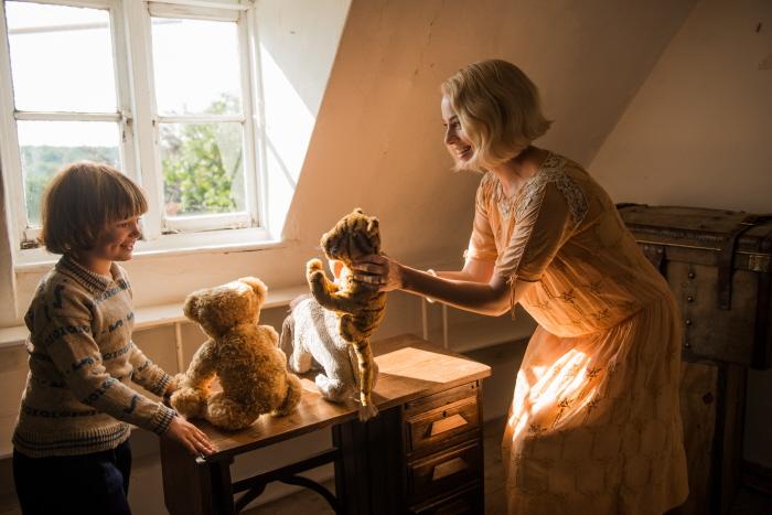 Will Tilston and Margot Robbie in the film Goodbye Christopher Robin.